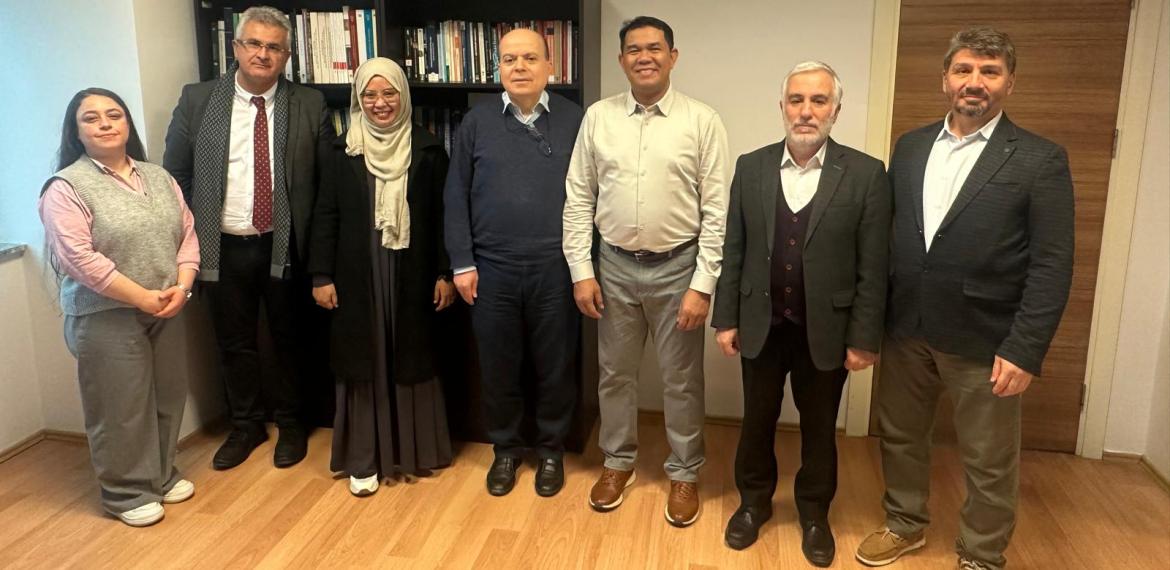 Filipinler, Bangsamoro Özerk Yönetimi Yüksek Öğretim Kurumu Başkanı Marjuni Maddi ve Bangsamoro Türk Eğitim Akademisi Genel Sekreteri Hamida Moharam Enstitümüzü ziyaret ettiler.